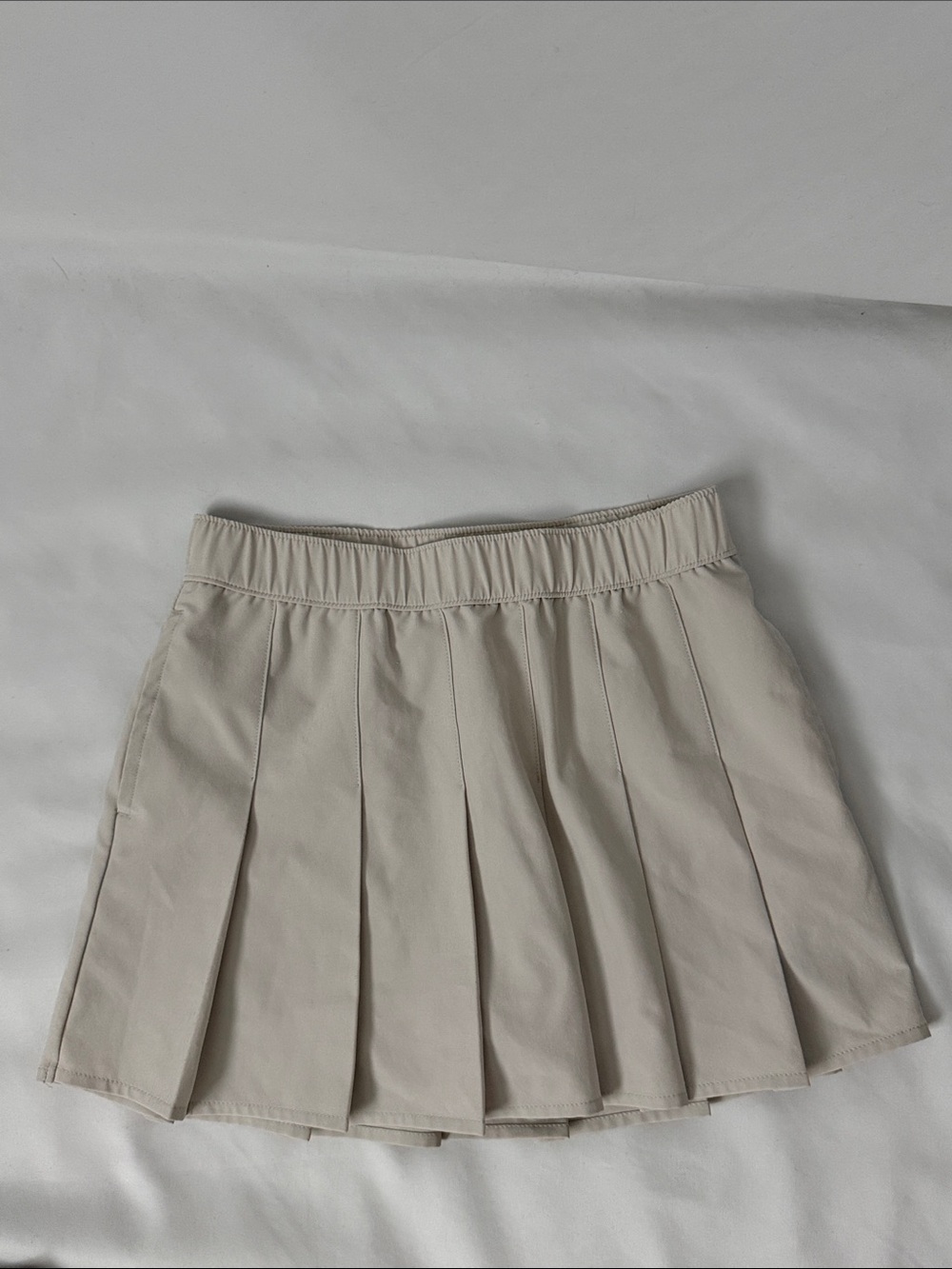 abercrombie kids beige pleated skirt-style shorts